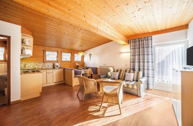 Ferienwohnung 'Residenz Pichler 4' mit Bergblick, Balkon & WLAN