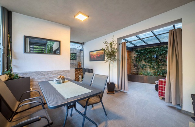 Ferienwohnung 'Holzer's' mit Bergblick, privater Terrasse und WLAN