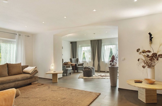 Ferienwohnung 'Pur Wohnen- Wohnung Ost' mit Gemeinschaftsgarten, Balkon und Wi-Fi