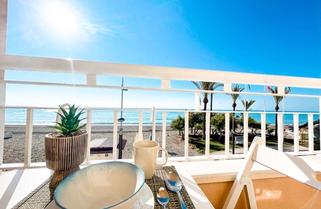 Apartment in der 1. Strandlinie von Sabinillas mit Meerblick