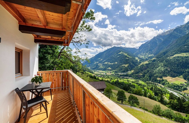 Ferienwohnung 'Bergchalet Prantach W75' mit Bergblick, Gemeinschaftsterrasse und WLAN
