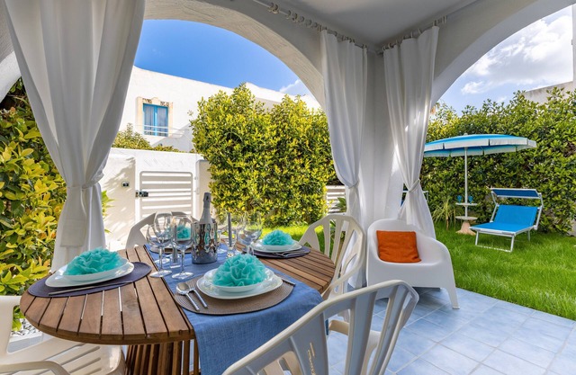 Ferienwohnung 'D R Holiday Home' mit Gemeinschaftspool, privater Terrasse und Klimaanlage