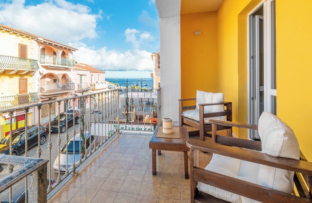 Ferienwohnung "Valentina" mit Meerblick, privatem Balkon, WLAN und Innenhof