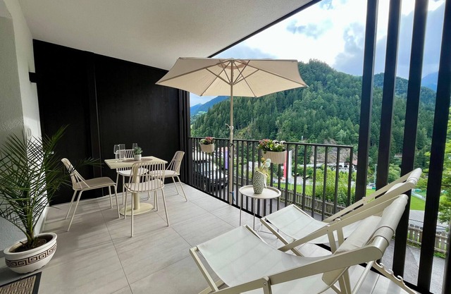 Apartment 'Sina' mit Bergblick, privater Terrasse und WLAN