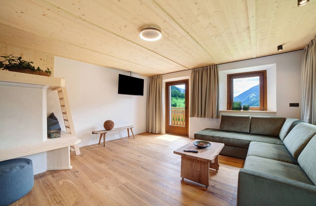 Ferienwohnung 'Schlossbauer Große' mit Bergblick, Gemeinschaftsterrasse und Wi-Fi