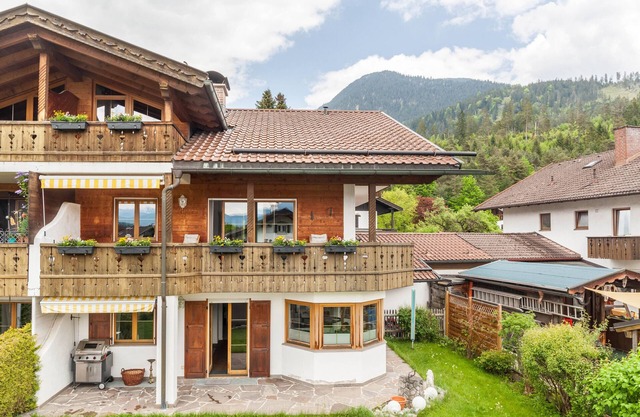 Ferienwohnung "Alpblick Zugspitze" mit Balkonen und WLAN