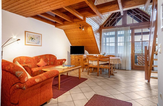 Ferienwohnung 4, 99qm' mit Gemeinschaftsgarten, Balkon und WLAN
