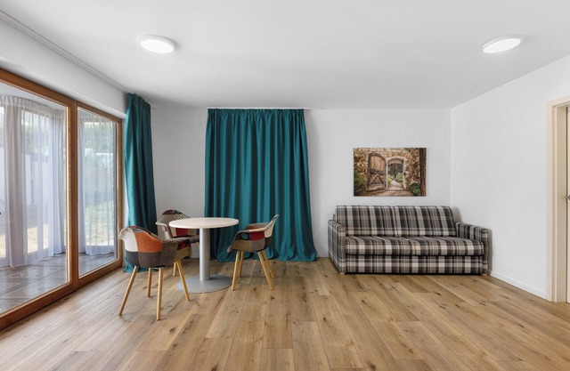 Apartment 'Wohnen auf Zeit' mit Bergblick, privater Terrasse und WLAN