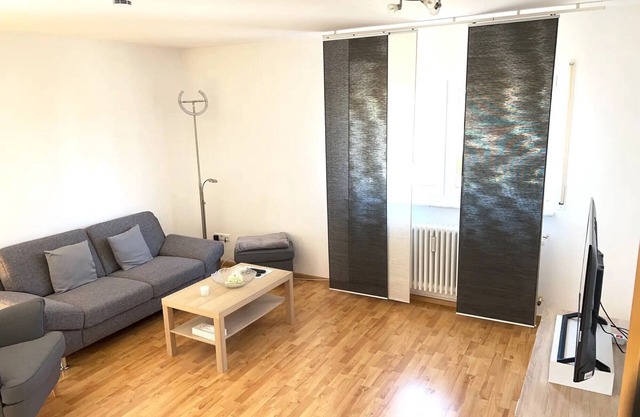 Apartment 'Schoeni' mit Balkon, WLAN und Klimaanlage