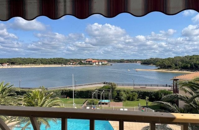 Wohnung für 4 Pers mit Pool und Terrasse, privater Parkplatz, Haustiere erlaubt