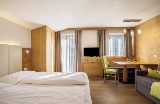 Ferienwohnung "Rosalpina 1" in der Mitte des Skigebiets mit Bergblick, WLAN & Balkon