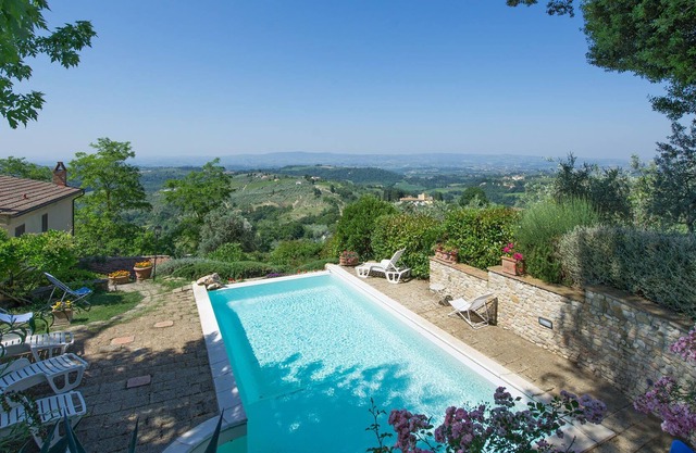 Angenehme Wohnung mit Klimaanlage, W-LAN, Pool, Panoramablick, Parkplatz, bei Greve In Chianti