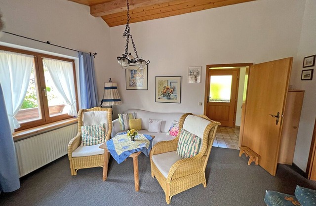 Ferienwohnung 1 - 52 qm, 1 extra Schlafzimmer. Max. 4 Pers. OG mit Balkon, Parkplatz