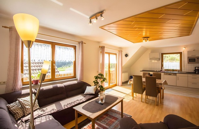 Ferienwohnung '1, 70qm' mit Balkon und Wi-Fi