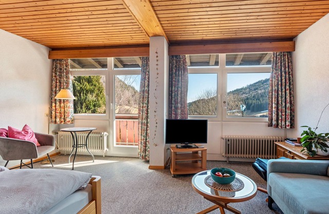Ferienwohnung '1' mit Bergblick, Balkon und Wi-Fi