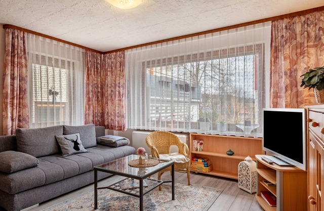 Ferienwohnung '1' mit privater Terrasse, Gemeinschaftsgarten und Wi-Fi