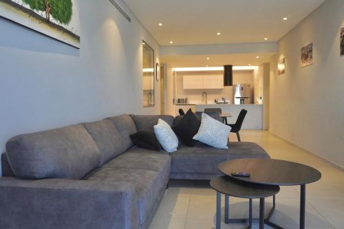 Apartment 18 G