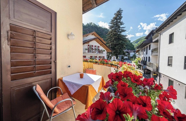 Ferienwohnung "1SZ Graf Kreuzwegerhof Nals" mit Pool, WLAN, Balkon & Garten