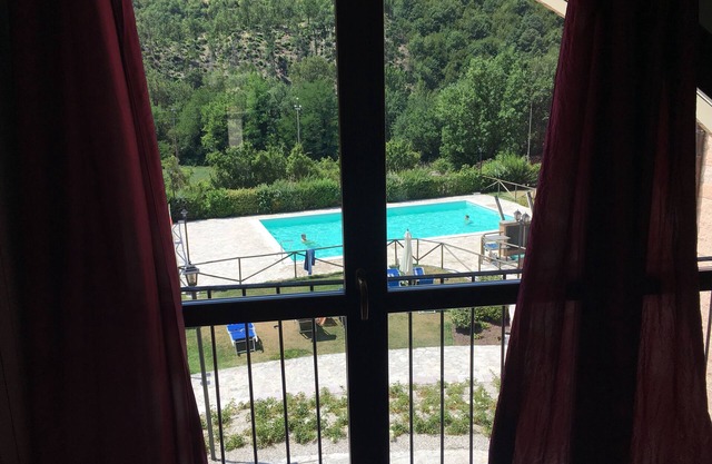 Wohnung 2 Schlafzimmer, 1 Badezimmer und Wohnzimmer mit Kochnische und Schwimmbad