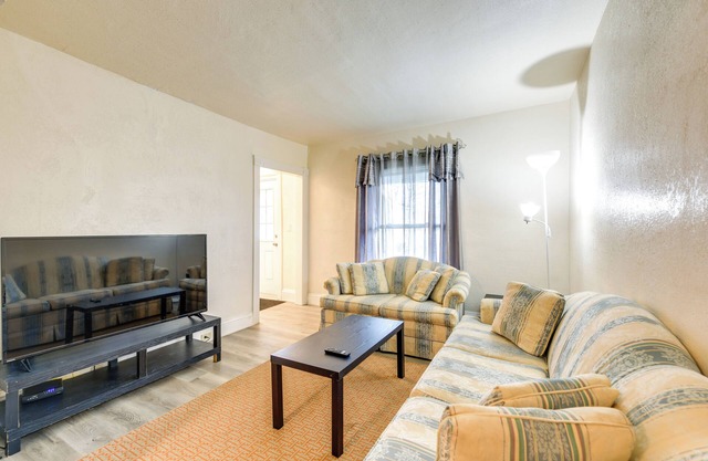 Apartment 2 Mi to Niagara Falls & Whirlpool!