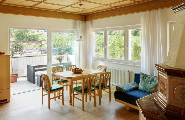Ferienwohnung "2SZ Jonathan Kreuzwegerhofnals" mit Bergblick, Pool, Balkon & Garten
