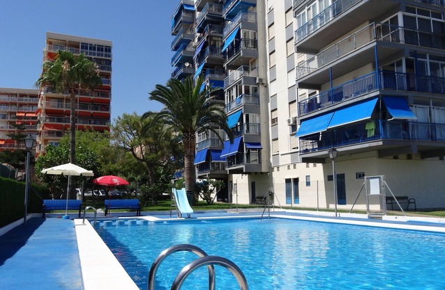 Wohnung 4/6 Personen 1. Linie Panoramablick auf das Meer mit Pool