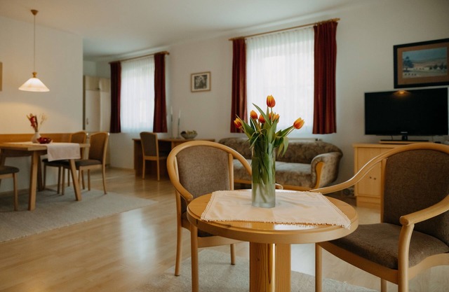 Apartment 4 im Obergeschoss mit Balkon