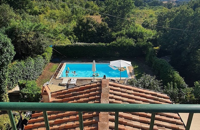 APARTMENT 4 PEOPLE IN COUNTRY VILLA WITH POOL