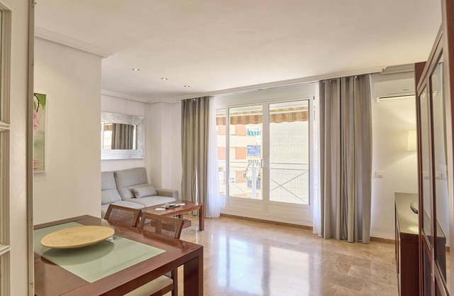 Ferienwohnung '5 Caballeros' mit Balkon, Wi-Fi und Klimaanlage