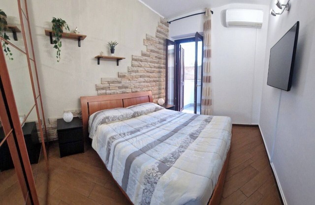Domus Livio, Apartment 5 Min vom Flughafen, Privater Garten, WiFi, A/C, TVHD