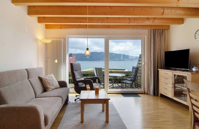 Ferienwohnung '6' mit Terrasse, Gemeinschaftsgarten und Wi-Fi