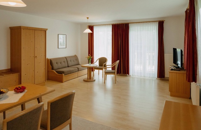 Apartment 6 im Obergeschoss mit Balkon