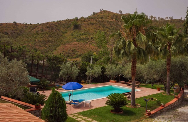Apartment 6 places with shared pool, surrounded by greenery 1 km from the sea!!!