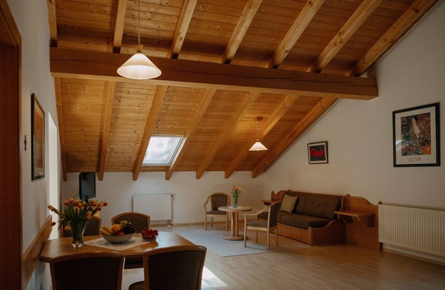 Apartment im Dachgeschoss mit Balkon
