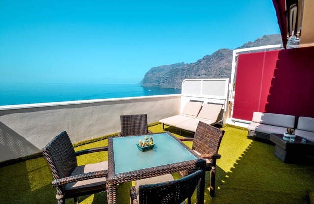 APARTMENT ein paar Meter von einem schwarzen Sandstrand