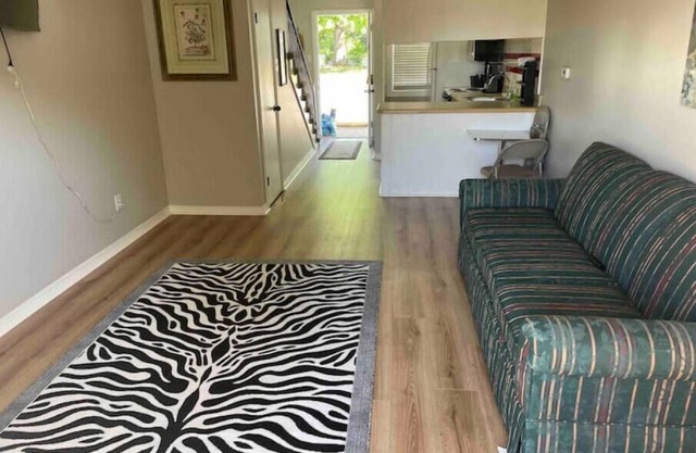 Apartment A clean and safe