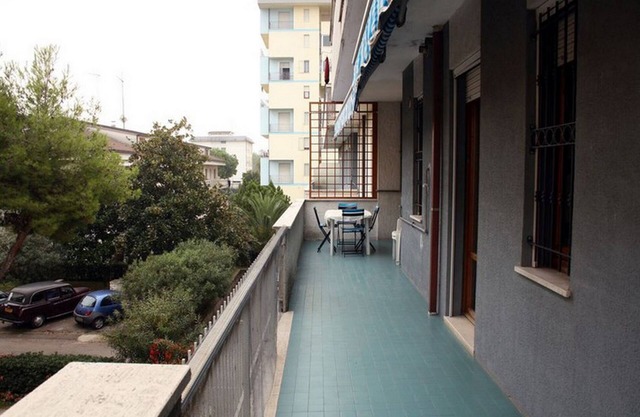 WOHNUNG IN LIDO DI FERMO -70 m. vom MEER-1. STOCK-GARAGE-N. 2 GROSSE TERRASSEN