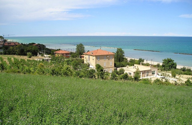 Wohnung nur einen Steinwurf vom Meer und auf dem Land