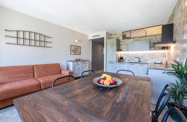 Ferienwohnung 'Abaye 5 Barolo - Charm' mit Seeblick, WLAN und Klimaanlage