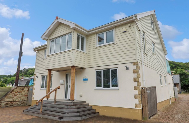 APARTMENT ABOVE GARRYGLASS, family friendly in Portreath