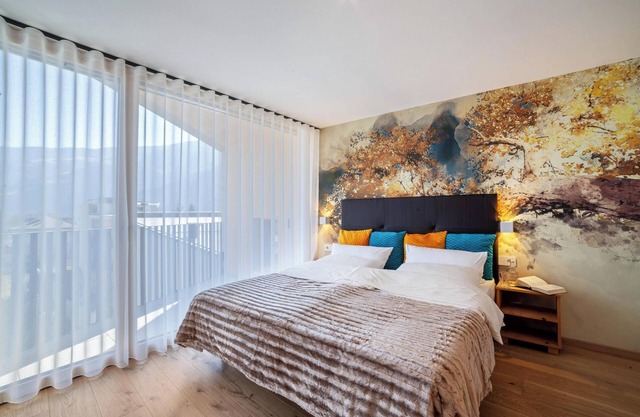 Ferienwohnung 'Adler Living Attika Wohnung' mit Bergblick, Terrasse & WLAN
