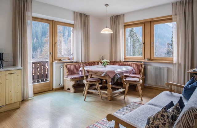 Ferienwohnung 'Adlerhorst Rotkehlchen' mit Balkon, Gemeinschaftsgarten und WLAN