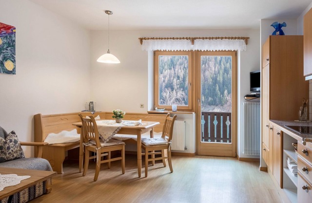 Ferienwohnung 'Adlerhorst Blaumeise' mit Balkon, Gemeinschaftsgarten und WLAN