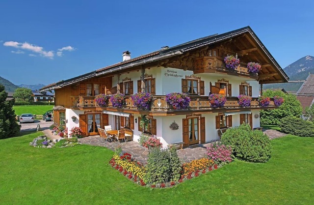 Gästehaus Christophorus - Ferienwohnung "Adlerhorst" mit Bergblick, Gemeinschaftsgarten und WLAN