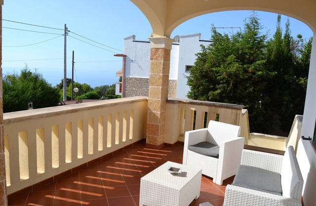 Ferienwohnung 'Alba Del Mare' mit Meerblick, privater Terrasse und Gemeinschaftsgarten