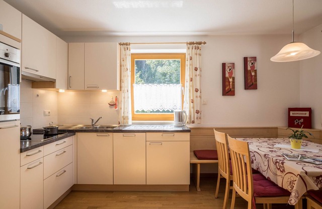Ferienwohnung "Alpenrose - Mesnerhof" mit Bergblick, WLAN, Terrasse & Garten