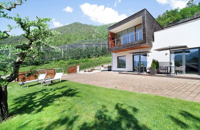 Ferienwohnung "Alivo Living Apartment Aurora" mit Bergblick & Garten