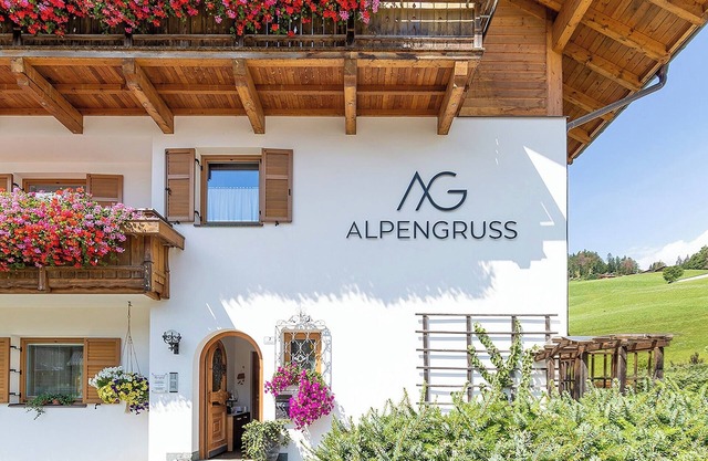 Ferienwohnung 'Alpengruss Aqua' mit Bergblick, Gemeinschaftsgarten und WLAN