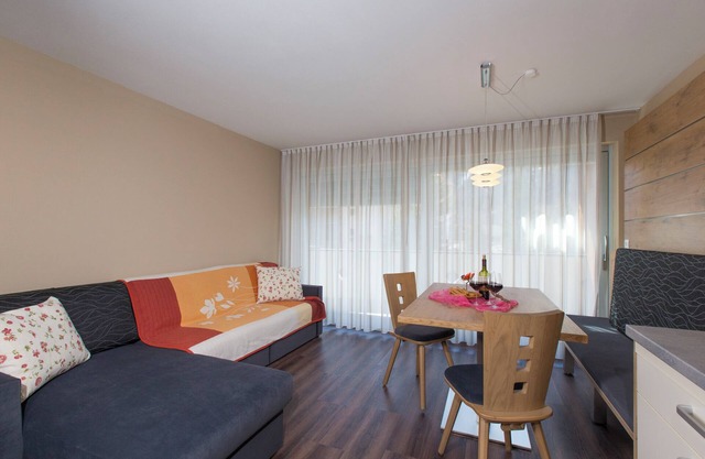 Ferienwohnung "Alpenblick Nr 6" mit Gemeinschaftsgarten und WLAN
