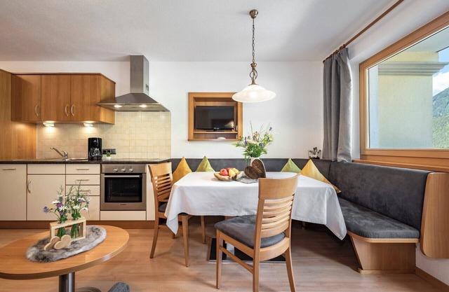 Ferienwohnung "AlpenChalet Niederkofler Evita" mit Bergblick, WLAN & Garten